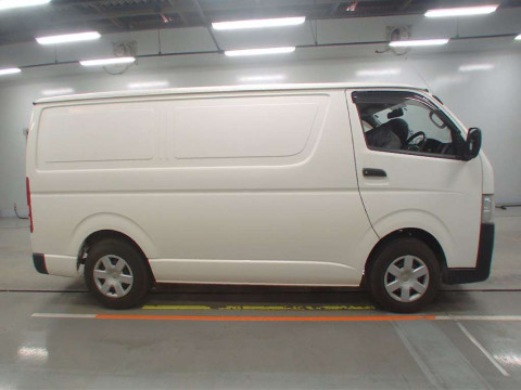 2014 Toyota Hiace Van KDH201V[2]