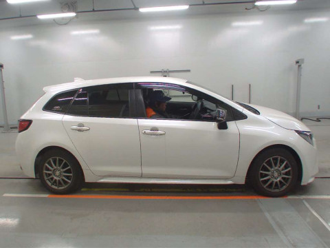 2020 Toyota Corolla Touring Wagon ZRE212W[2]