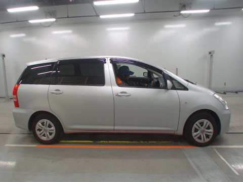 2004 Toyota Wish ZNE10G[2]