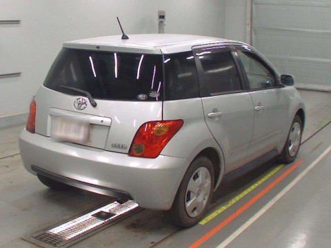 2004 Toyota IST NCP60[1]