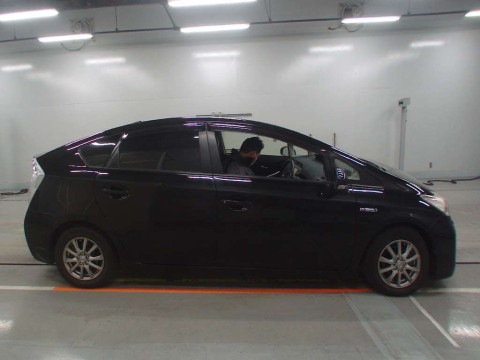 2013 Toyota Prius ZVW30[2]