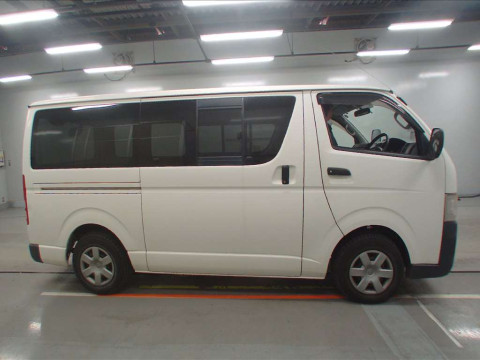 2010 Toyota Regiusace Van TRH200V[2]