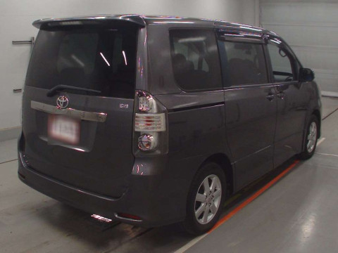 2008 Toyota Noah ZRR70W[1]