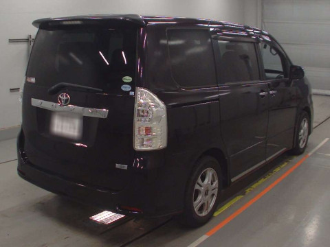 2012 Toyota Voxy ZRR70W[1]