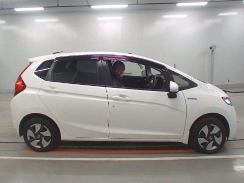 2015 Honda Fit Hybrid GP6[2]