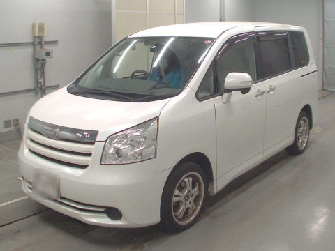 2010 Toyota Noah ZRR70G[0]