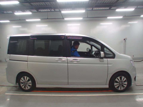 2013 Honda Step WGN Spada RK5[2]