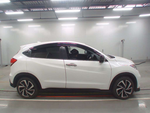 2017 Honda VEZEL RU1[2]