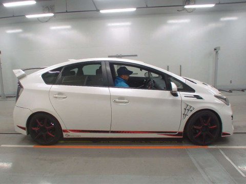 2012 Toyota Prius ZVW30[2]