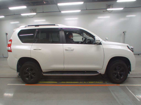 2015 Toyota Land Cruiser Prado TRJ150W[2]