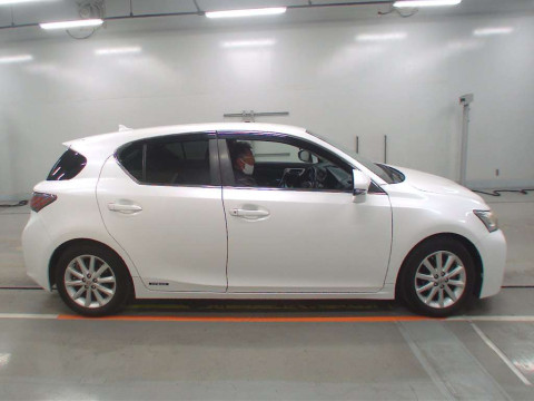 2012 Lexus CT ZWA10[2]