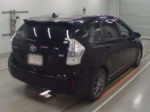 2012 Toyota Prius alpha ZVW41W[1]