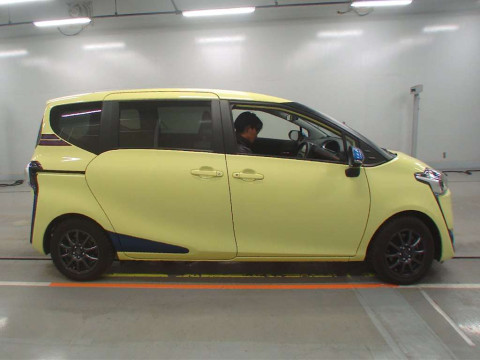 2018 Toyota Sienta NSP170G[2]