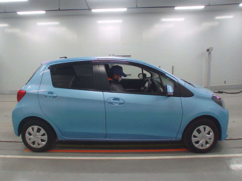 2015 Toyota Vitz KSP130[2]