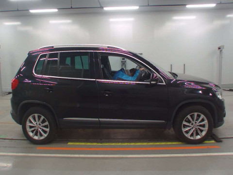 2012 Volkswagen Tiguan 5NCCZ[2]