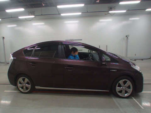 2013 Toyota Prius ZVW30[2]