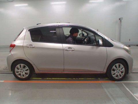 2012 Toyota Vitz NSP130[2]