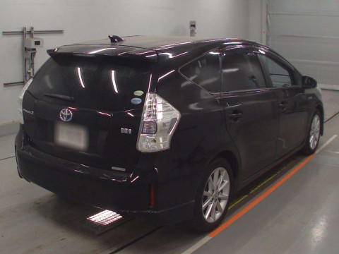 2014 Toyota Prius alpha ZVW41W[1]