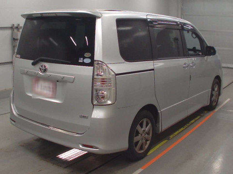 2009 Toyota Voxy ZRR70W[1]