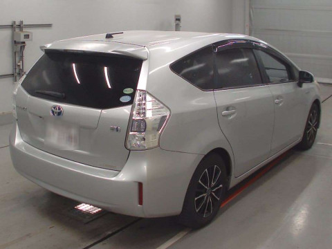 2013 Toyota Prius alpha ZVW41W[1]