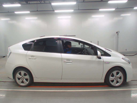 2010 Toyota Prius ZVW30[2]