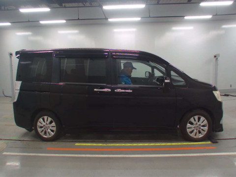 2010 Honda Step WGN Spada RK5[2]