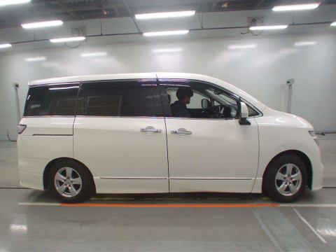 2014 Nissan Elgrand TE52[2]