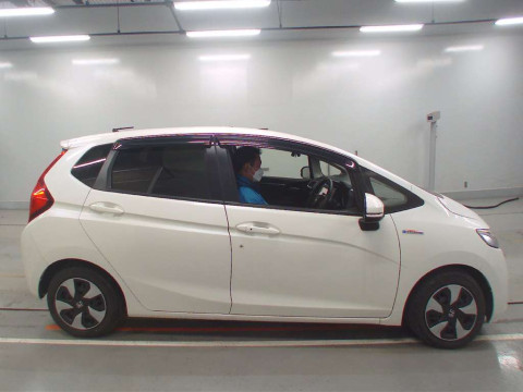 2016 Honda Fit Hybrid GP5[2]