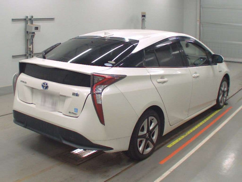 2016 Toyota Prius ZVW55[1]