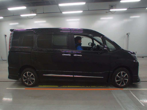 2018 Toyota Noah ZRR85W[2]