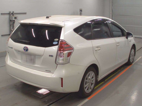 2015 Toyota Prius alpha ZVW41W[1]