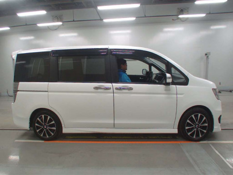 2013 Honda Step WGN Spada RK5[2]