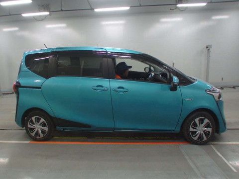 2019 Toyota Sienta NHP170G[2]