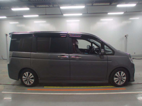 2013 Honda Step WGN Spada RK6[2]