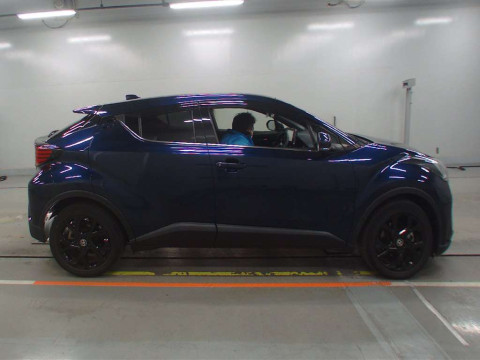 2020 Toyota C-HR NGX50[2]