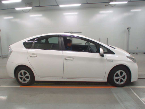 2014 Toyota Prius ZVW30[2]