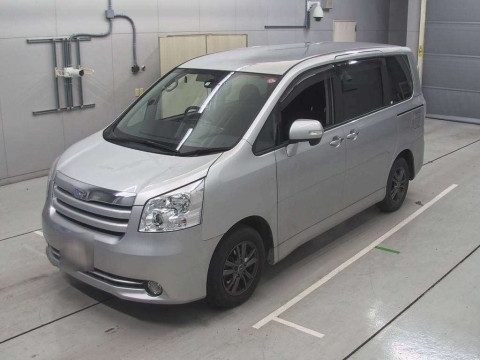 2010 Toyota Noah ZRR70G[0]