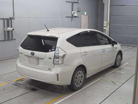 2012 Toyota Prius alpha ZVW41W[1]