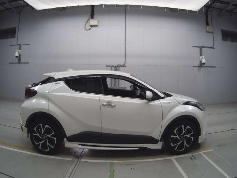 2018 Toyota C-HR ZYX10[2]