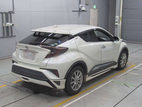 2017 Toyota C-HR NGX50[1]