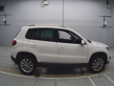 2014 Volkswagen Tiguan 5NCTH[2]