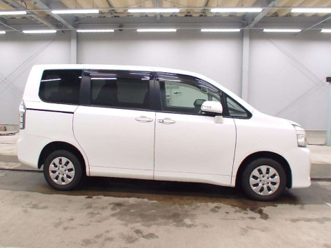 2012 Toyota Voxy ZRR75G[2]