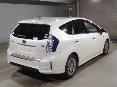 2013 Toyota Prius alpha ZVW41W[1]