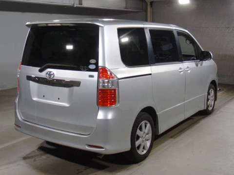 2008 Toyota Noah ZRR70W[1]