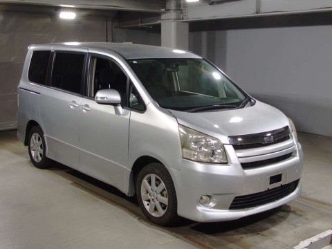 2008 Toyota Noah ZRR70W[2]