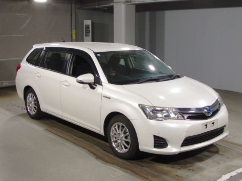 2014 Toyota Corolla Fielder NKE165G[2]