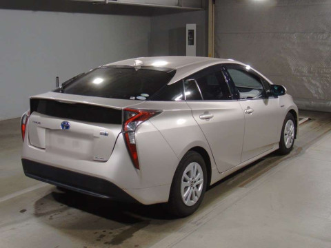 2016 Toyota Prius ZVW50[1]