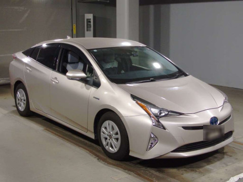 2016 Toyota Prius ZVW50[2]