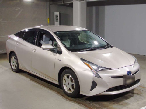 2016 Toyota Prius ZVW55[2]