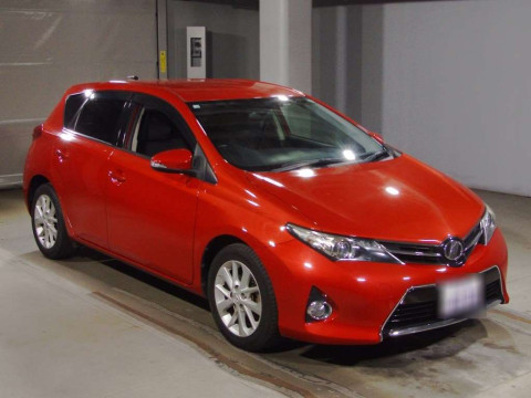 2012 Toyota Auris NZE181H[2]